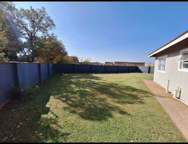 3 BEDROOM TOWNHOUSE FOR SALE IN ARCON PARK